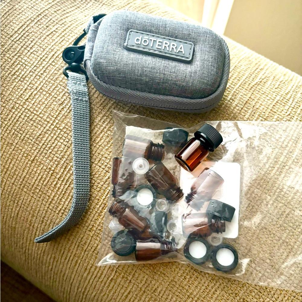 Essential Oil / sample bottles carry key chain bag, 8 empty bottle vials